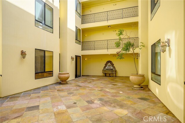 Building Photo - 6938 Laurel Canyon Blvd