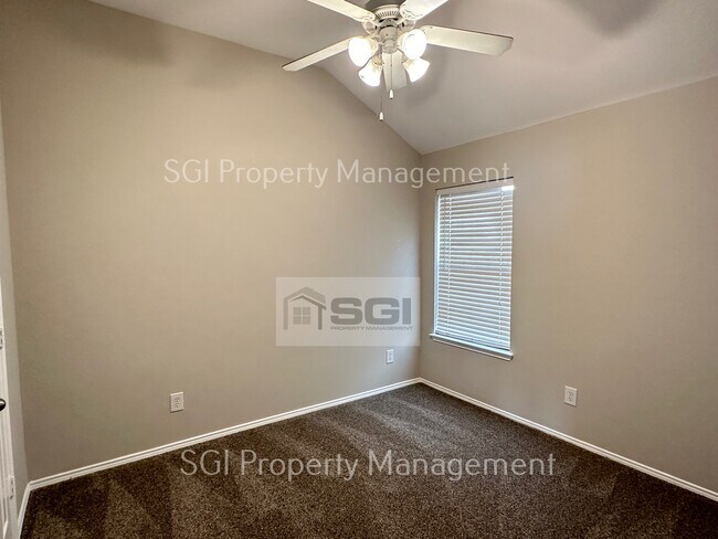Building Photo - 9889 Willowick Ave