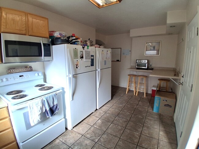 Building Photo - 654 E 700 N