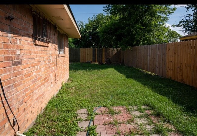 Building Photo - 4451 Oak Shadows Dr