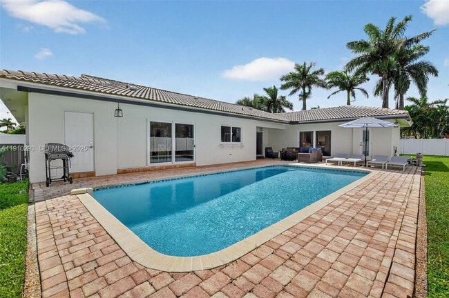 Building Photo - 5660 Golfway Dr