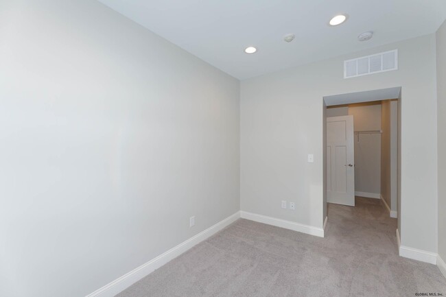 Building Photo - 536 Madison Ave