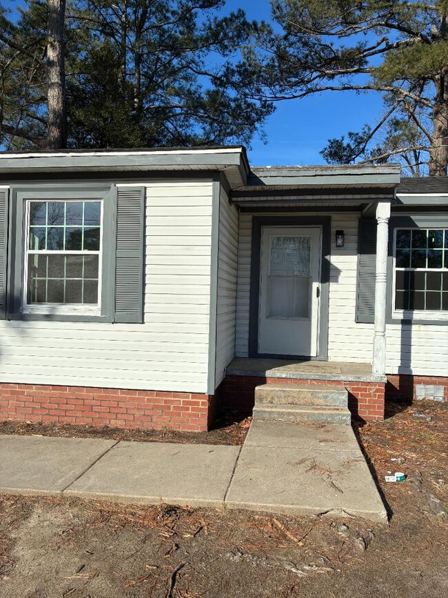 Building Photo - 1312 Meadow St S