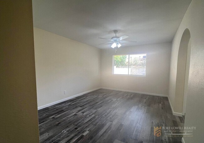 Building Photo - Coming Soon! 3 Bed/2 Bath home in Glendale! Located in an HOA! (Available on 05/15/26)