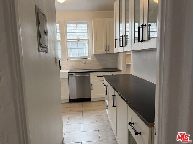 Building Photo - 1132 N Vista St