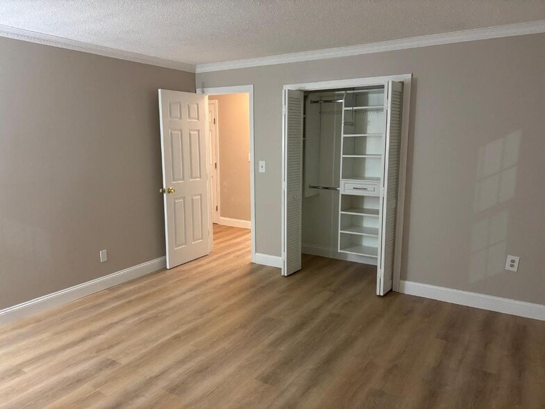 Building Photo - 24 Kenmar Dr