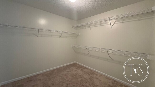 Building Photo - RATE DROP ALERT (was $2500/month) and MOVE-IN SPECIAL: $400 OFF 1ST MONTH'S RENT!**