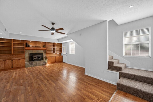 Building Photo - 1305 NW Smith Ave