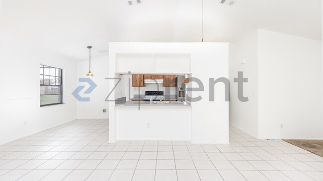 Building Photo - Unit