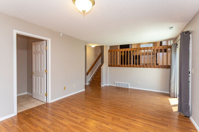 Building Photo - Charming 4-Bedroom Retreat with Modern Upd...