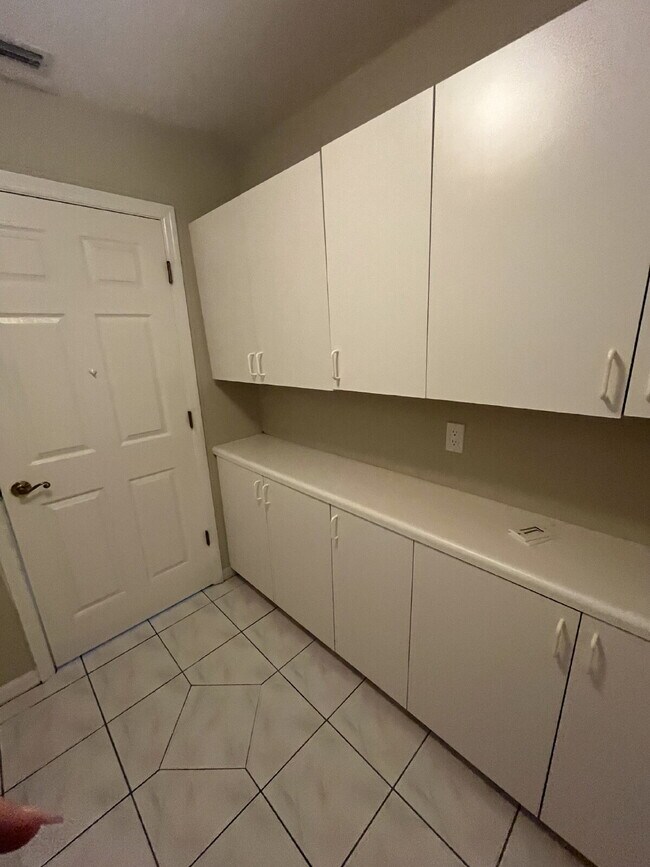 Building Photo - Spacious Pool Home in Desirable Palm Harbor – Pool Care Included