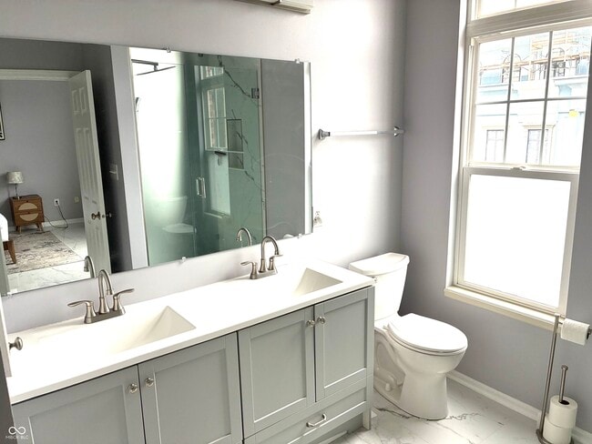 Building Photo - 328 W Main St