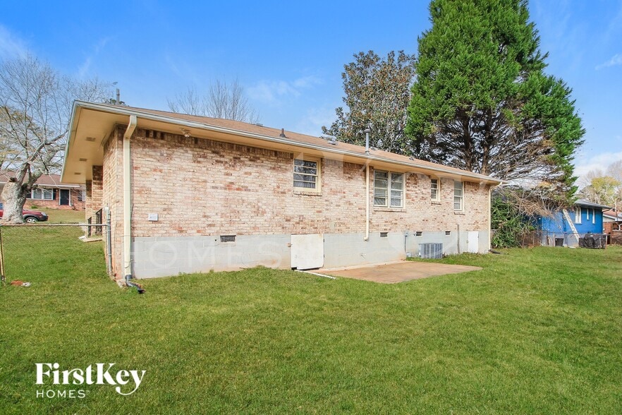 Building Photo - 2672 Lilac Dr