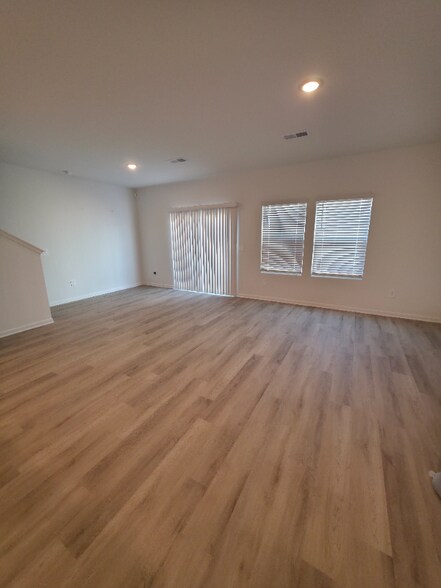 Building Photo - 1173 Abbott St