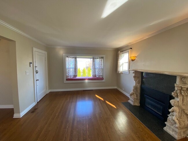 Building Photo - Ballard Loyal Heights Home