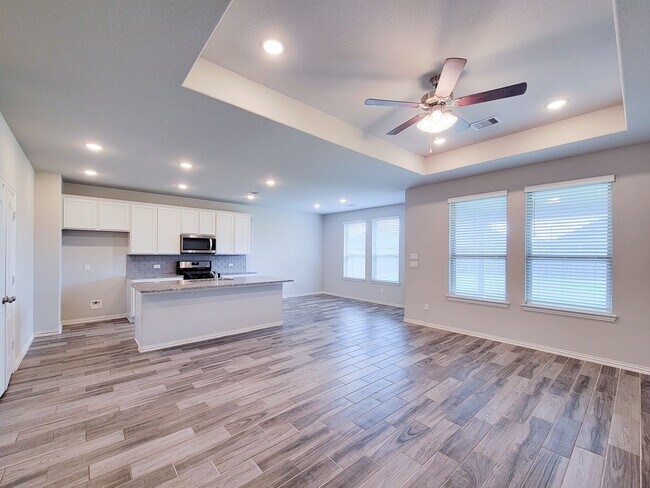 Building Photo - Quiet Cul De Sac! Tray Ceiling in Family & Primary suite. Wood Like Tile, Modern Gray Walls, Grea...