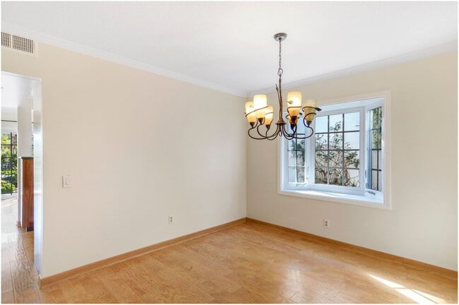 Building Photo - Beautiful Woodbridge Home!