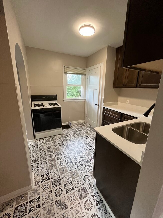 Building Photo - 327 Polk St