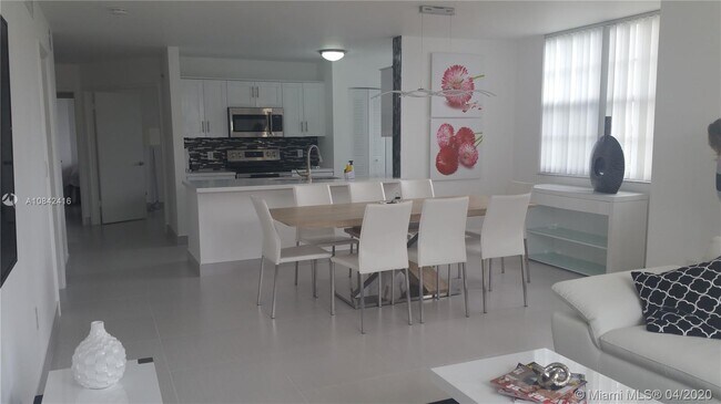 Building Photo - 19901 E Country Club Dr