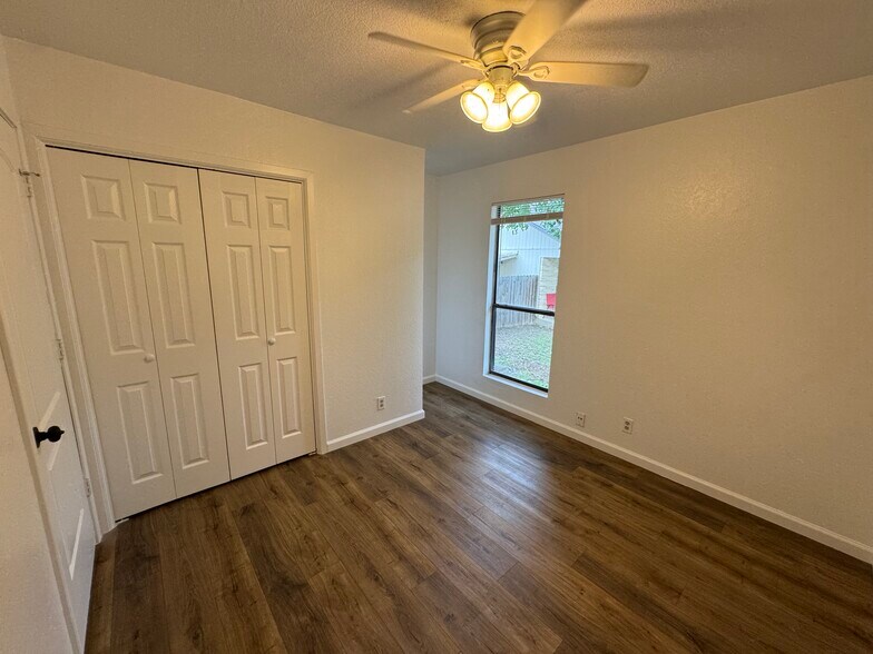 Building Photo - 1749 Horseshoe Cir