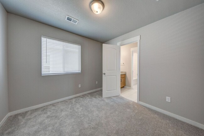 Building Photo - Gorgeous New Build 3 Bed 2 1/2 Bath in Tim...