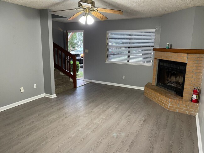 Building Photo - Botany Townhomes