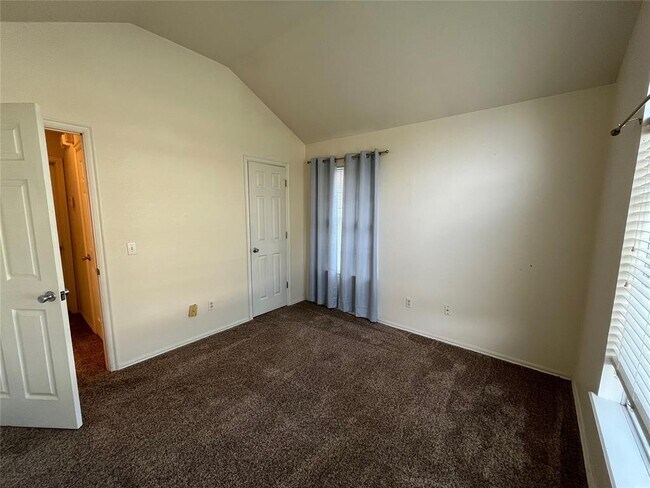 Building Photo - 2045 Rising Hill Dr