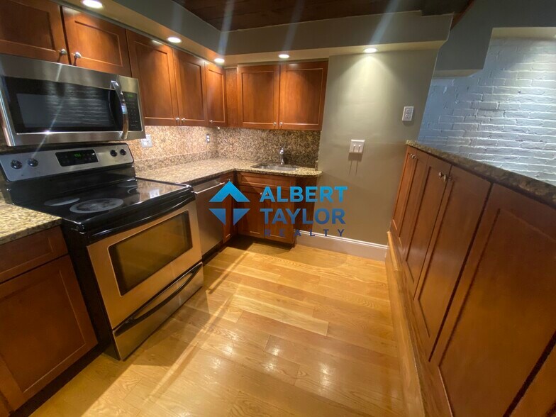 Building Photo - 117 Beacon St