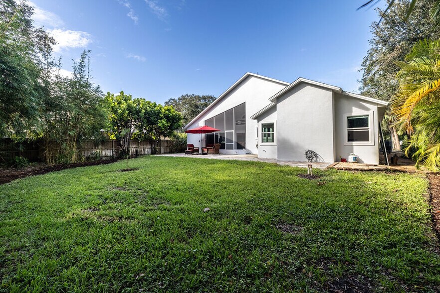 Building Photo - 9330 Seagrape Dr