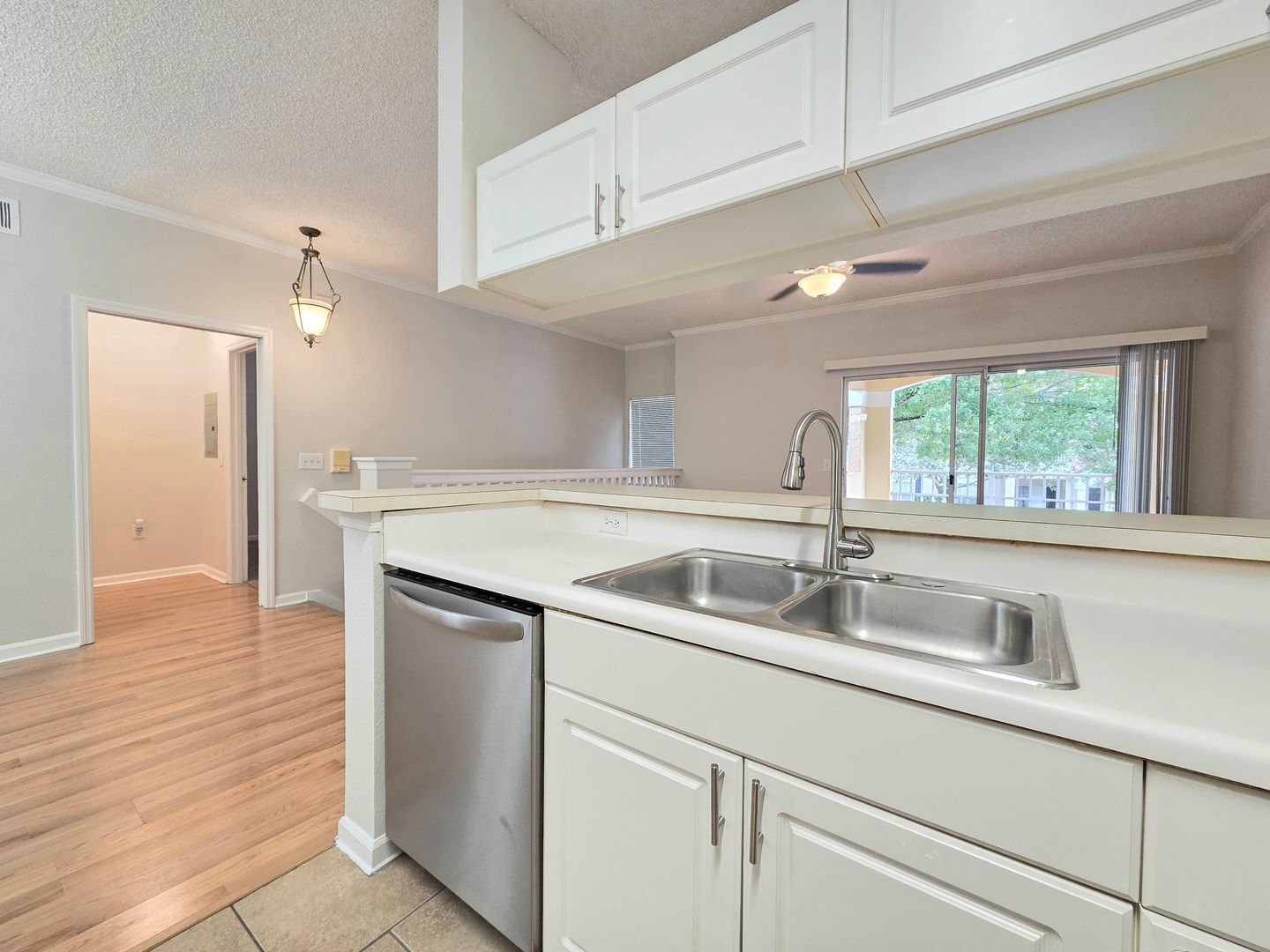 Building Photo - 1323 Arbor Lakes Cir