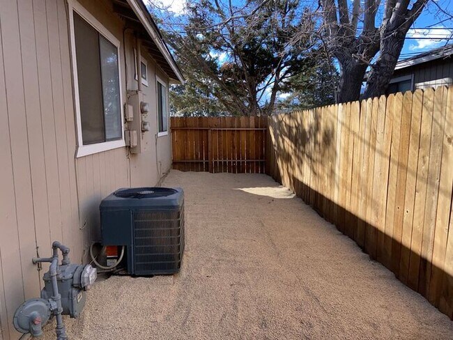 Building Photo - Reno Duplex - 1 Pet Friendly, Garage, Dishwasher, Washer/Dryer Hookups, Central A/C