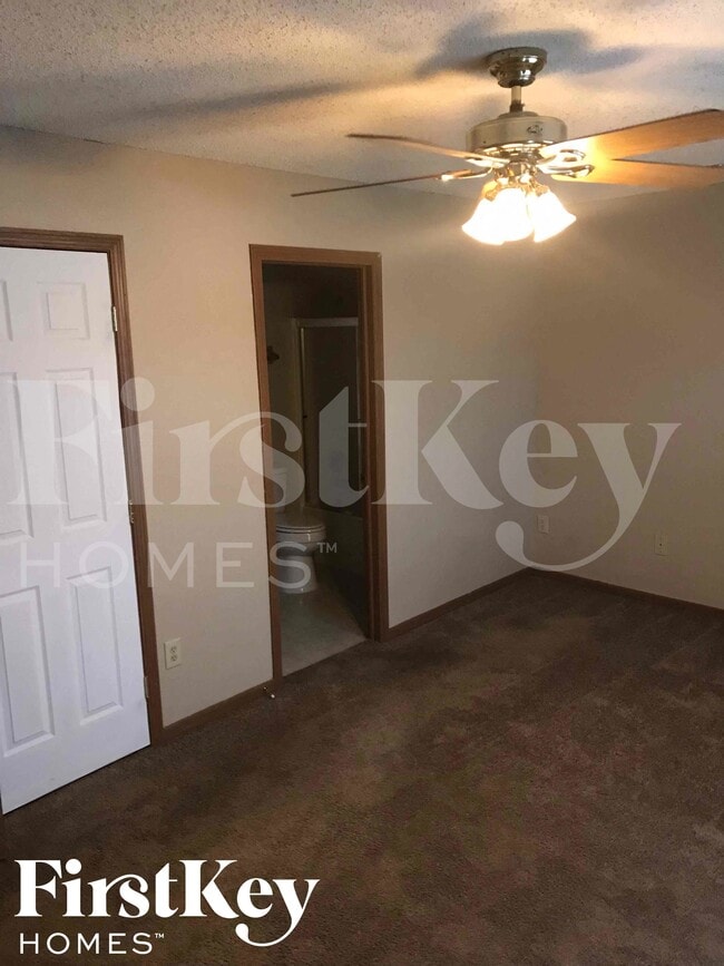 Building Photo - 17812 Sanibel Cir