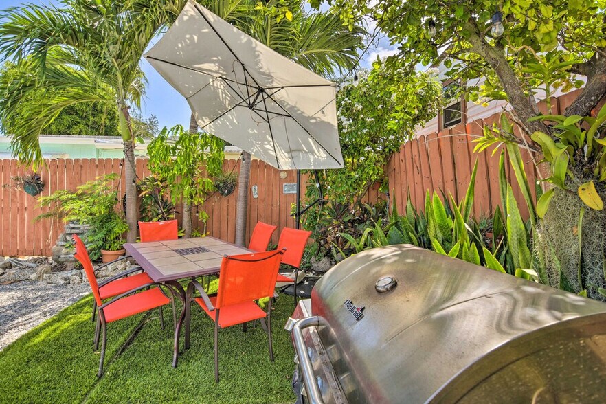 Building Photo - 134 1st Ct