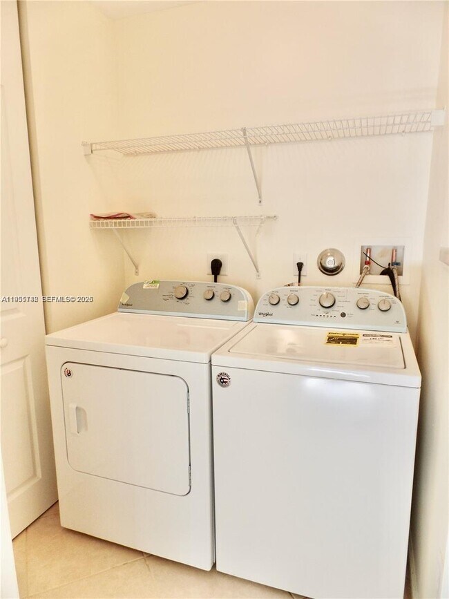 Building Photo - 4744 SW 165th Ave