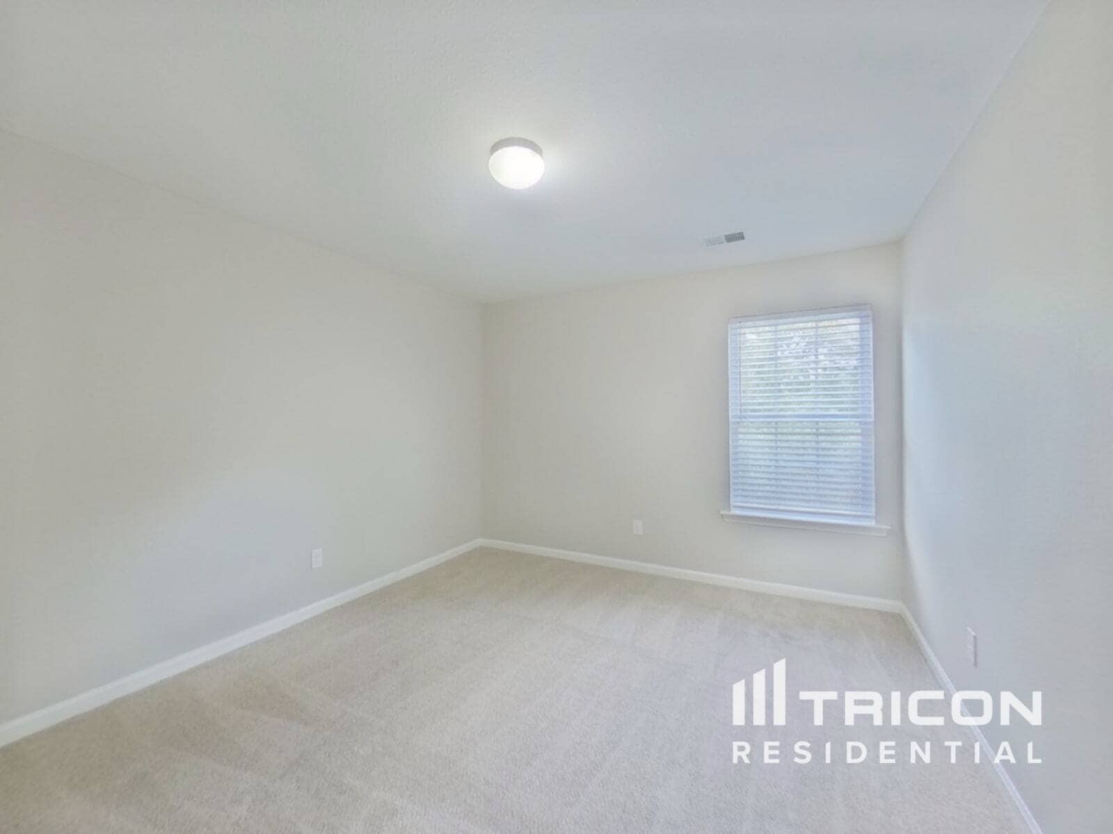 Building Photo - 750 Chariot Way