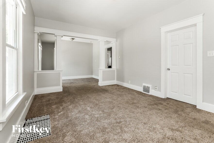 Building Photo - 814 Bowditch St