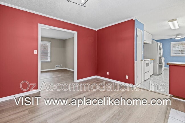 Building Photo - 6535 Melrose Ln