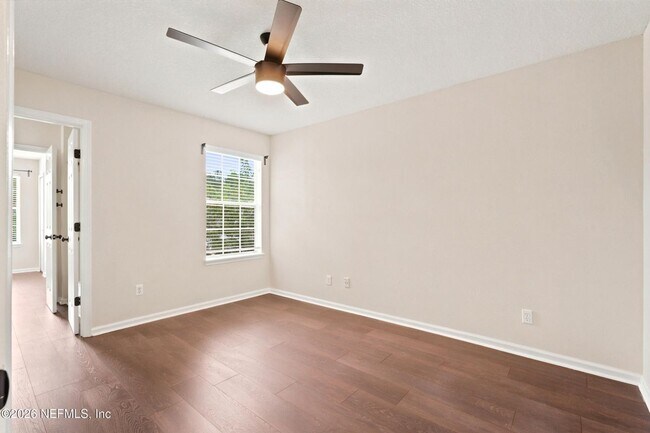 Building Photo - 577 Scrub Jay Dr
