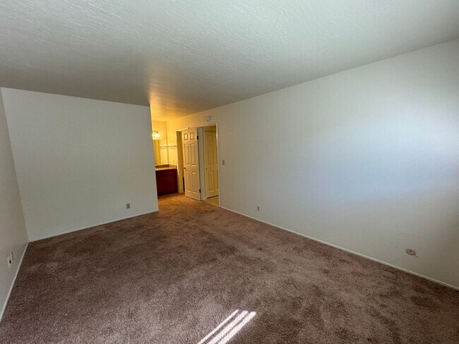 Building Photo - Pinehurst Ave 412-414