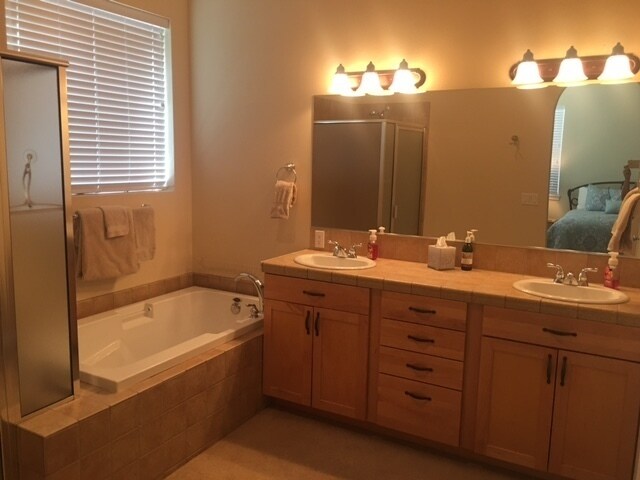 Building Photo - Fully Furnished Home