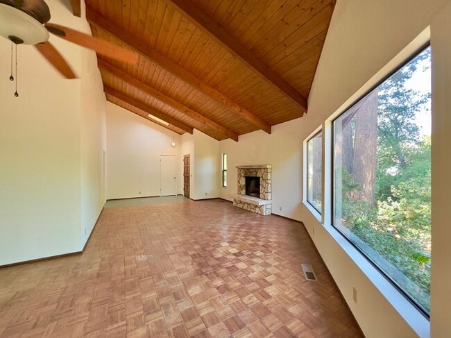 Building Photo - Spacious Three Bedroom Calistoga Home