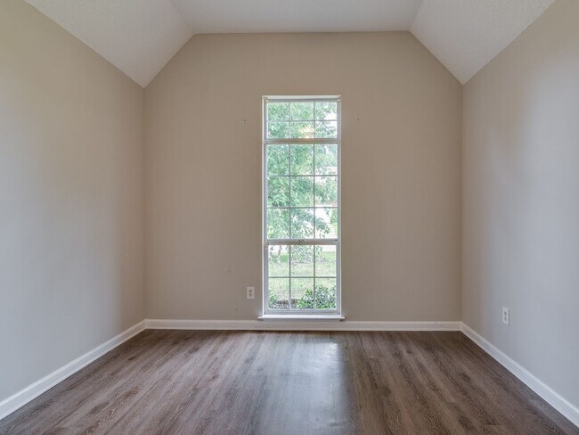 Building Photo - Fully Renovated 3BD/2BA!