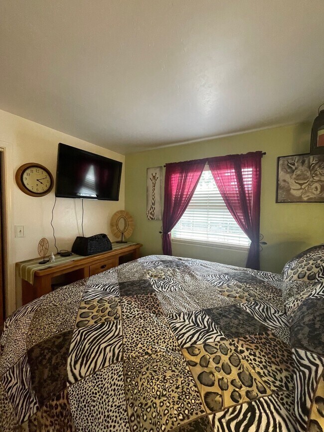 Building Photo - 4350 N Agua Fria Dr