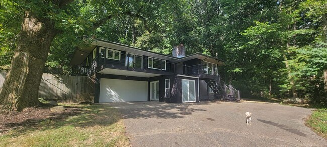 Building Photo - 4 bedrooms 3 baths beautiful house