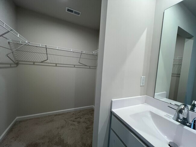 Building Photo - 7102 Capstan Ter