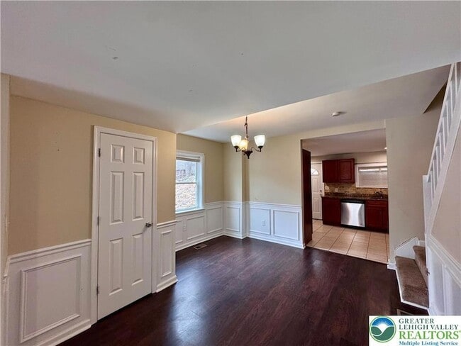 Building Photo - 207 Spring St