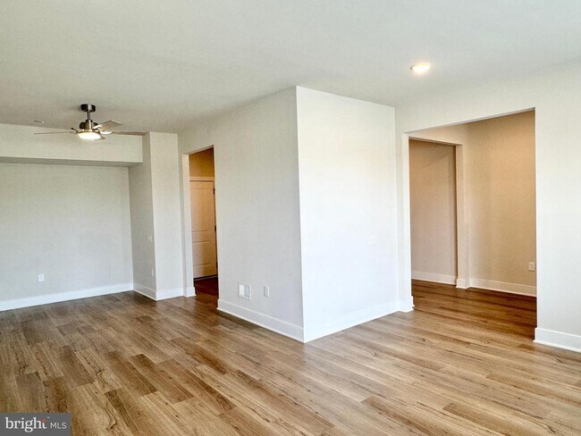Building Photo - 1745 Riverbluff Ave