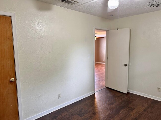 Building Photo - 2952 Moffett Ave