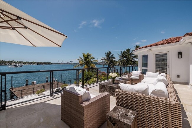 Building Photo - 2 S Hibiscus Dr