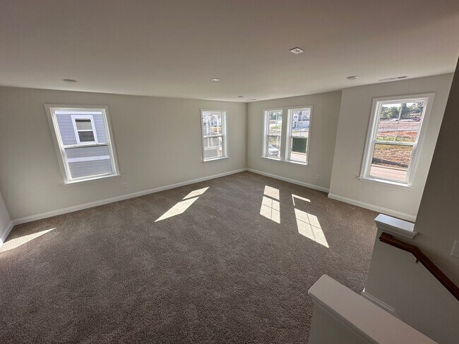 Building Photo - 2024-Built Beautiful 4-Bedroom and 3.5 Bat...
